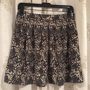 Hinge skirt