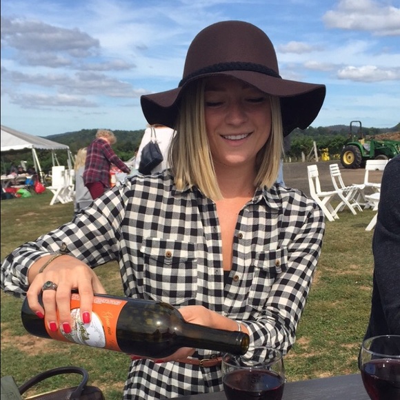 Meet your Posher, Amanda - Picture 1 of 1