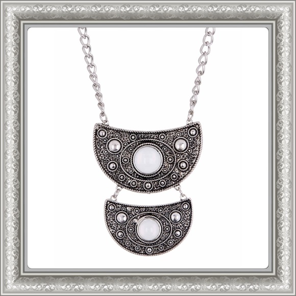 🎄Gorgeous Tiered Half Disc Necklace. - Picture 1 of 2