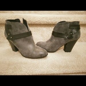Gray/distressed black Ankle boots