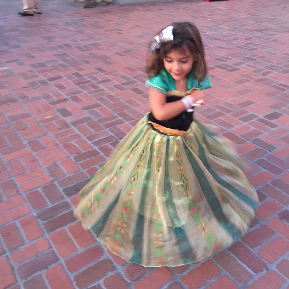 Meet your Posher, Felicia - Picture 2 of 3