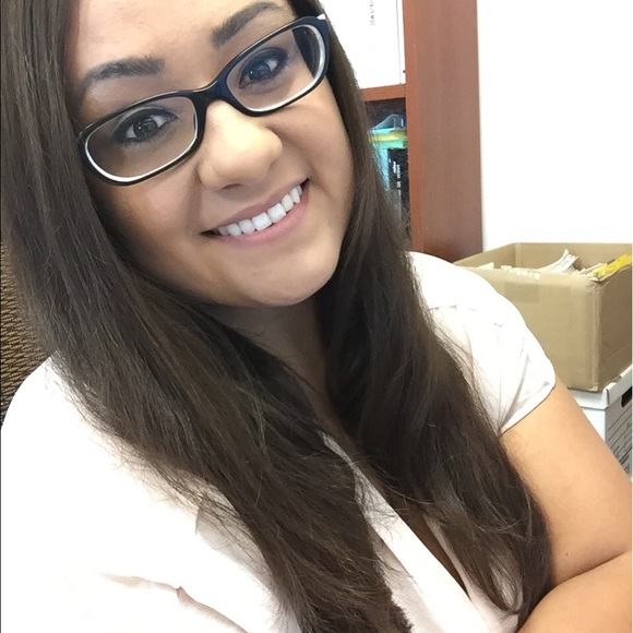 Meet your Posher, Christina - Picture 1 of 1