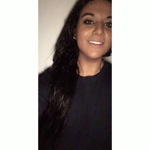 Meet your Posher, Nicole - Picture 1 of 1