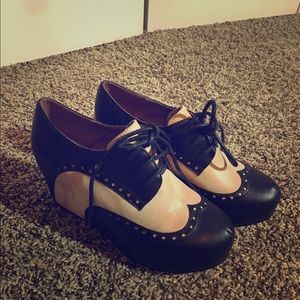 Crown Vintage high heels