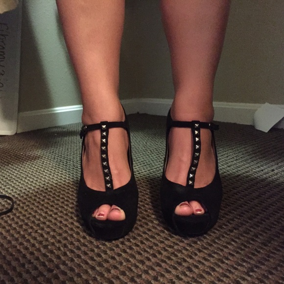 Black Steve Madden Pumps!