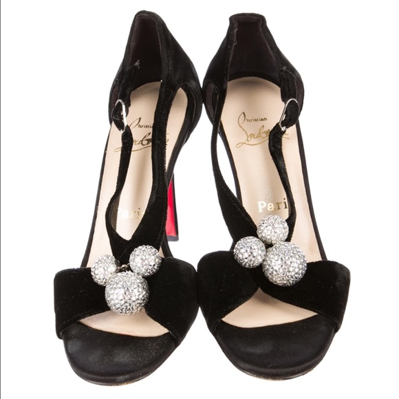 ⛔️SOLD⛔️Christian Louboutin Velvet Heels - Picture 2 of 4