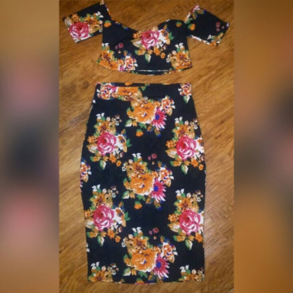🚫SOLD🚫 2 Piece Floral Dress - Picture 3 of 4