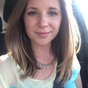 Meet your Posher, Abigail