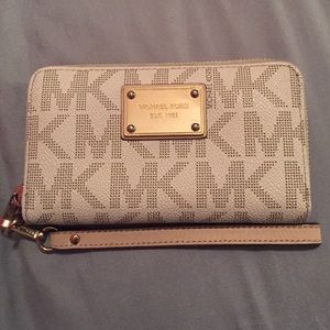 MK Vanilla Wristlet