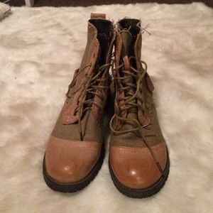 Combat boots