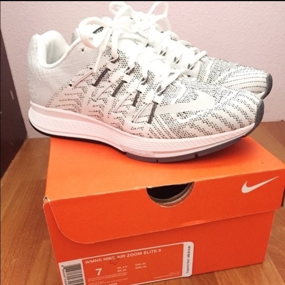 NIKE Air Zoom Elite 8