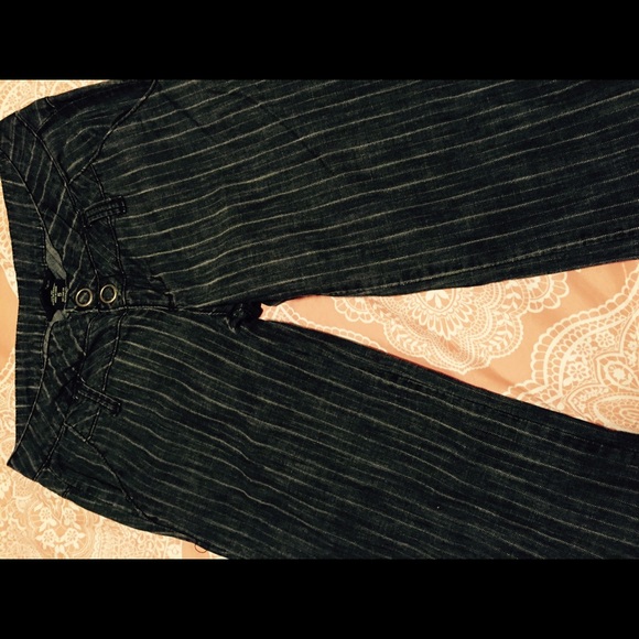 Fresh wear from the buckle. Loose fit with flare - Picture 4 of 4