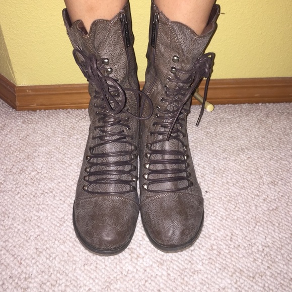 Combat boots
