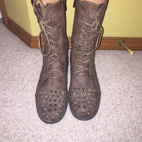 Combat boots
