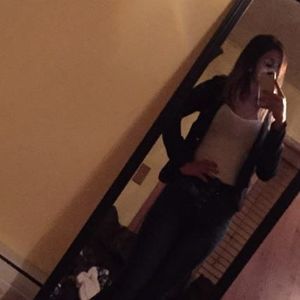 Meet your Posher, Delia