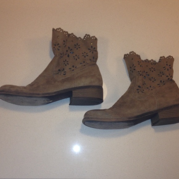 Unisa Shoes - Cute 7.5 boots