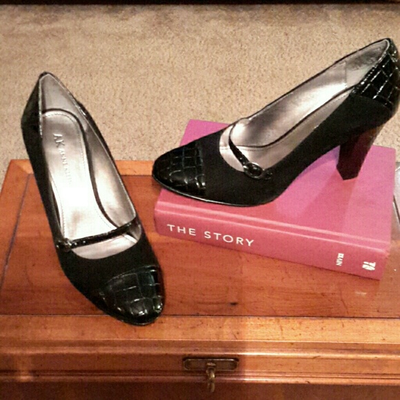 ANNE KLEIN CLASSIC BLACK HEELS