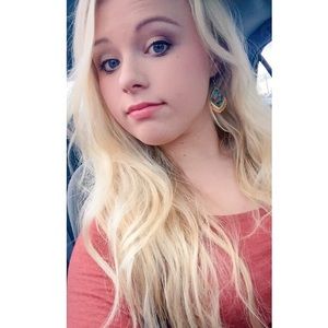 Meet your Posher, Caroline