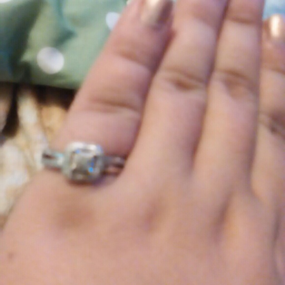 Diamond ring - Picture 2 of 2