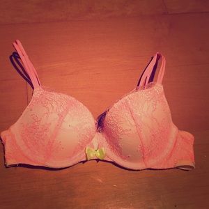 Size 32A Victoria's Secret Very Sexy Lace Push-up