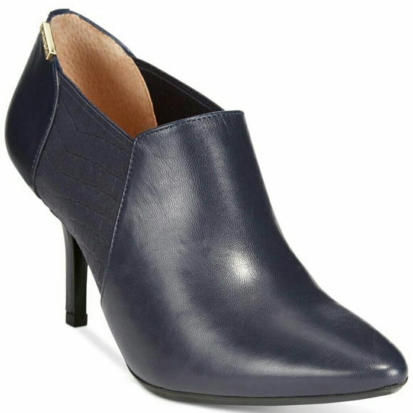 Calvin Klein Shoes - Final Sale❤Calvin Klein Navy Shooties