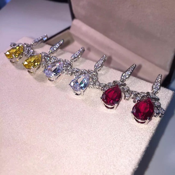 Celebrity  white gold 5 karat stone earrings