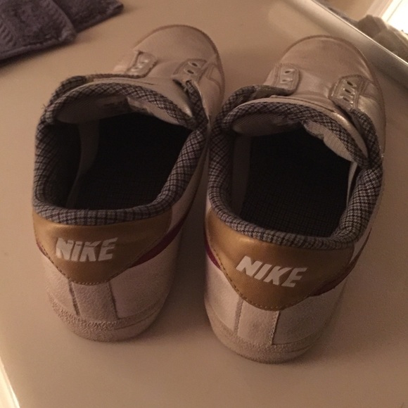 Ladies Nike classic size 7.5. - Picture 2 of 4