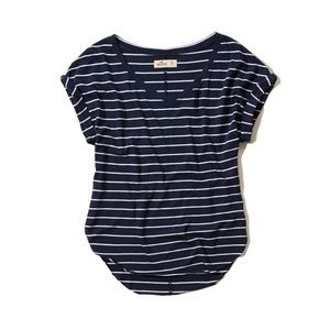 Hollister tee