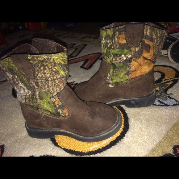 Toddler sz 7 boots