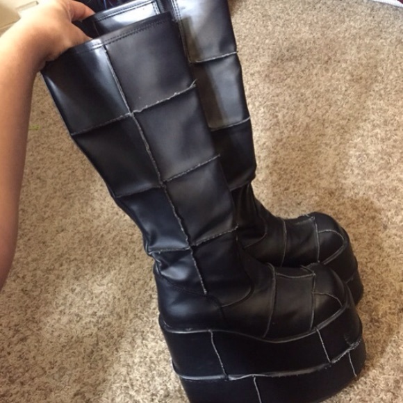 Black matté Demonia Gogo Stacks.