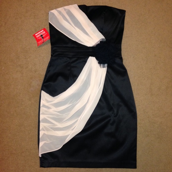 NWT 2 ASOS black coral corsage strapless dress - Picture 2 of 4