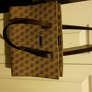 Dooney & Bourke