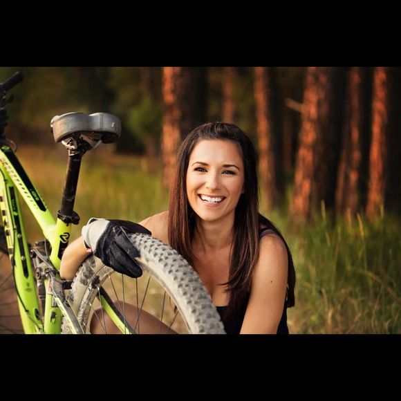 Meet your Posher, Tia - Picture 1 of 1