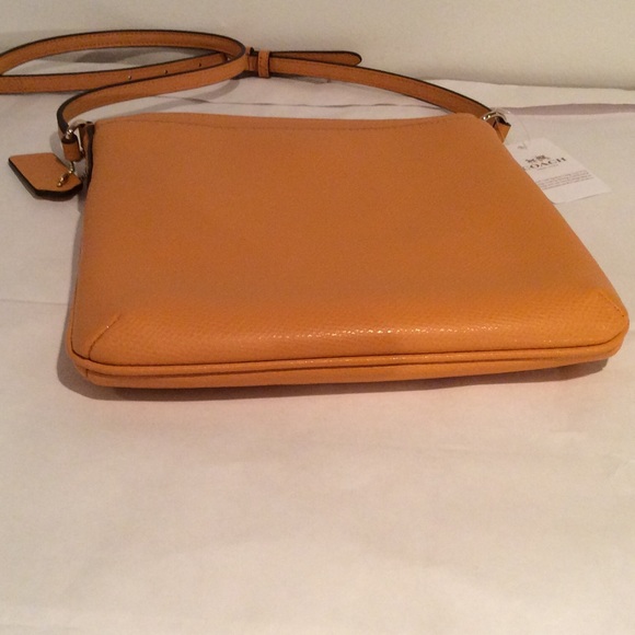 NWT ! Crossgrain NS Cross Body - Picture 3 of 4