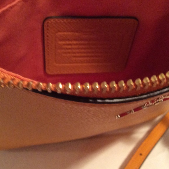 NWT ! Crossgrain NS Cross Body - Picture 4 of 4