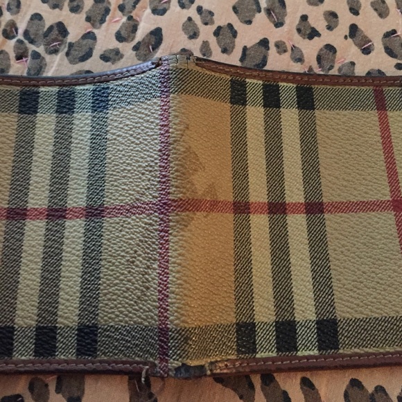 Auth Burberry Beige & Burgundy Canvas Leather Nova Check  Nice Auth Burberry wallet