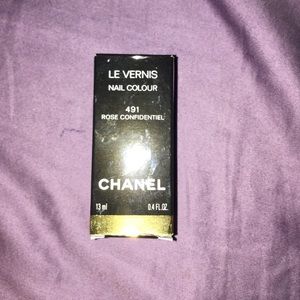 Chanel Le Vernis nail polish 491 rose confidential