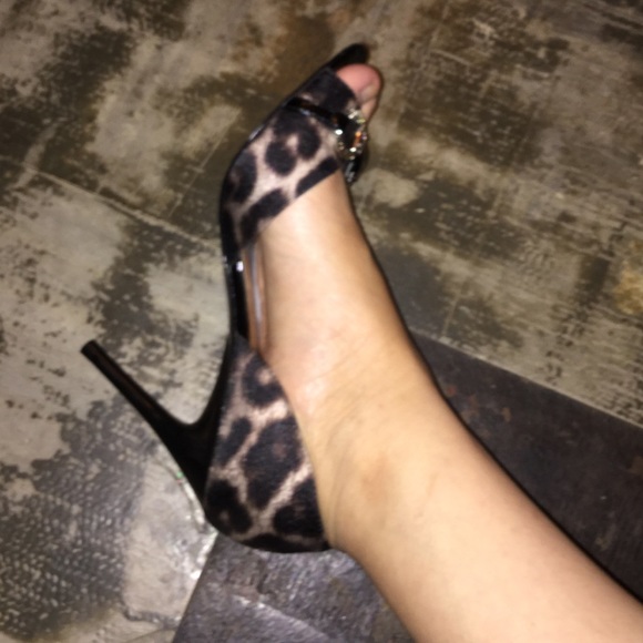 Carlos Santana leopard print heels - Picture 2 of 4