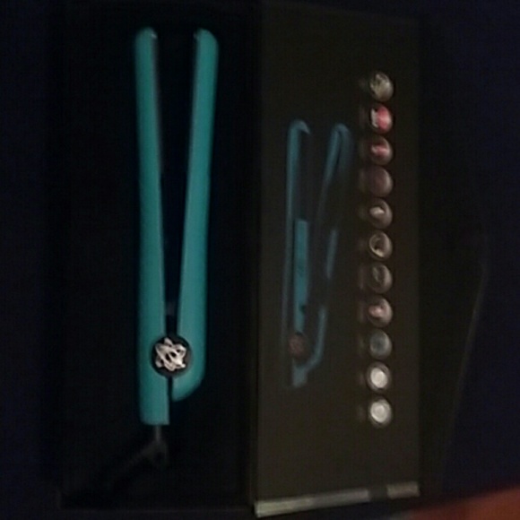 BRAND NEW EVOLUTION HAIR STRAIGHTENER!