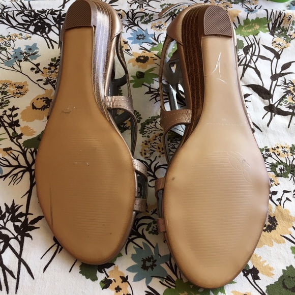 🌟Reduced🌟 Lovely People Metallic Sandals 8.5 - Picture 2 of 4