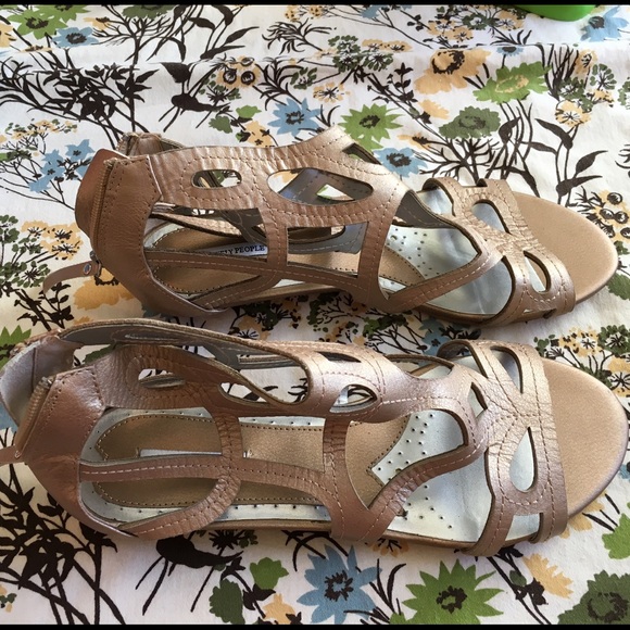 🌟Reduced🌟 Lovely People Metallic Sandals 8.5 - Picture 3 of 4