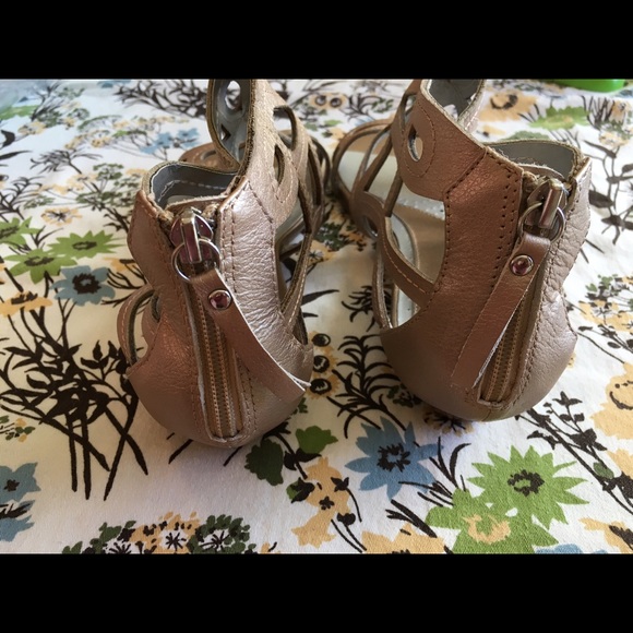 🌟Reduced🌟 Lovely People Metallic Sandals 8.5 - Picture 4 of 4