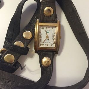 La Mer gray leather strap watch