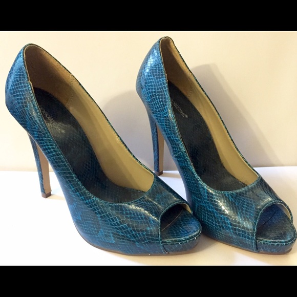 Shoe Dazzle Teal Faux Snakeskin Peep Toe Pumps