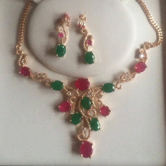 Vintage 18k gold necklace earrings sets