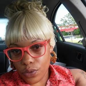 Meet your Posher, Iris