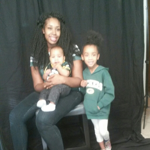 Meet your Posher, Chrystal - Picture 2 of 2