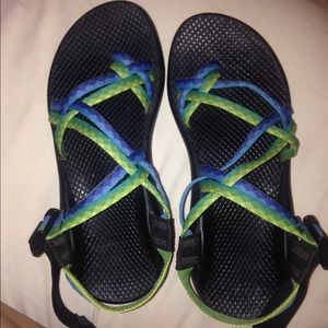 women's size 8 chacos