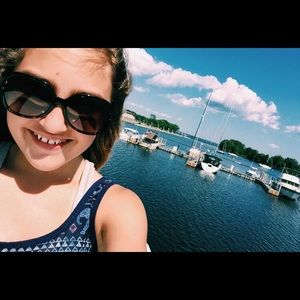 Meet your Posher, Carly