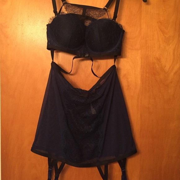 NWT 34B Victoria's Secret dark blue lingerie